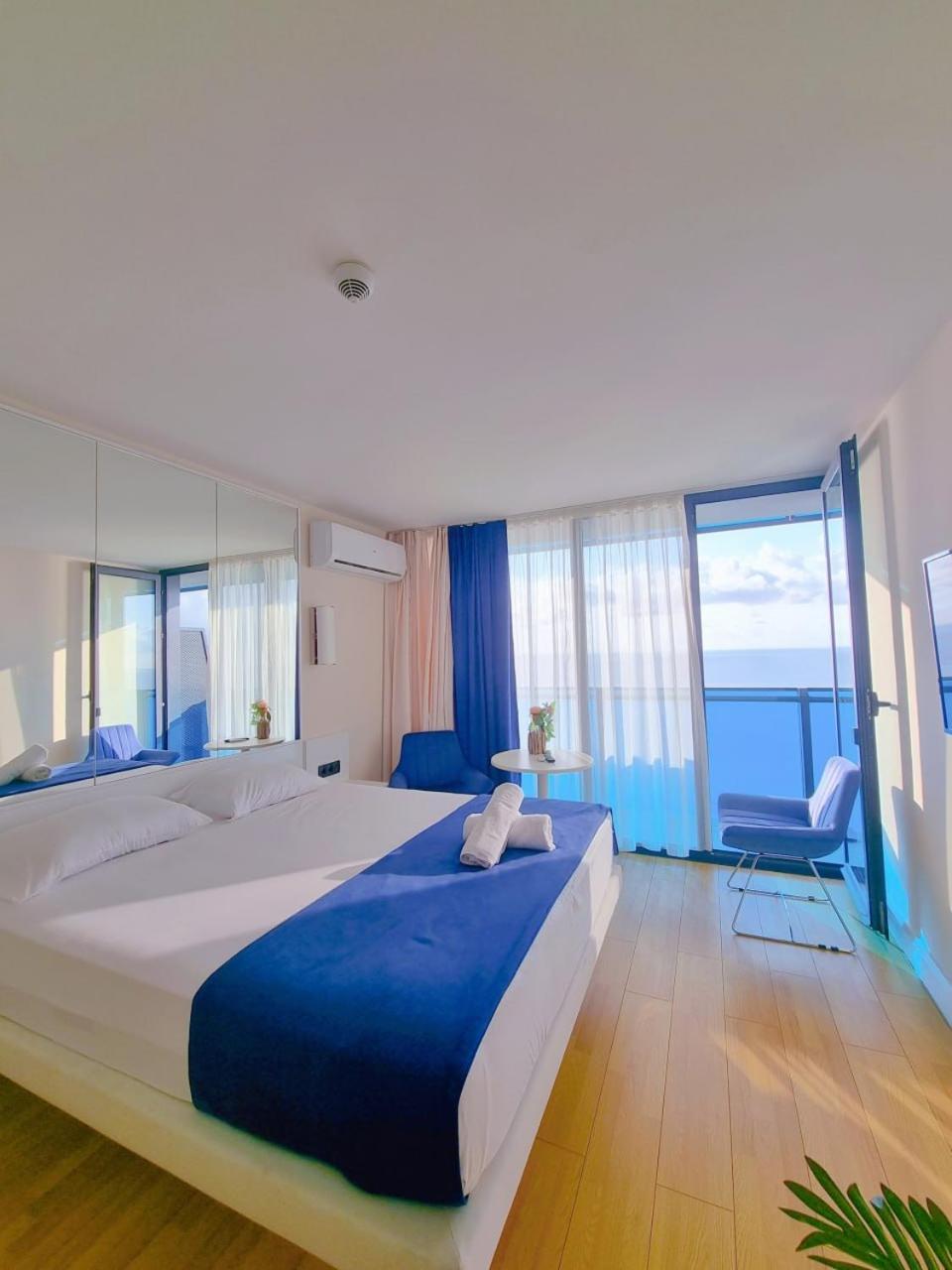Orbi City Aparthotel Batumi Exterior foto